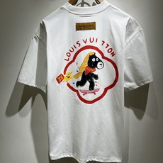 LouisVuitt*路易*登 2026春夏全新系列单品上线,非常时髦前卫的一款男女同款短袖T恤,标识l LouisVuitt*路易*登 2026春夏全新系列单品上线,非常时髦前卫的一款男女同款短袖T恤,标识l