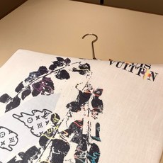 LouisVuitt*路易*登 2026春夏全新系列棉麻套装上线,非常时髦前卫的一款男女同款休闲套装,标 LouisVuitt*路易*登 2026春夏全新系列棉麻套装上线,非常时髦前卫的一款男女同款休闲套装,标