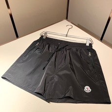 Moncler蒙家 2026春夏男女同款情侣款最新的贸易订单休闲短裤!全品相!!网红款!裤腿采用logo Moncler蒙家 2026春夏男女同款情侣款最新的贸易订单休闲短裤!全品相!!网红款!裤腿采用logo