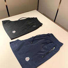 Moncler蒙家 2026春夏男女同款情侣款最新的贸易订单休闲短裤!全品相!!网红款!裤腿采用logo Moncler蒙家 2026春夏男女同款情侣款最新的贸易订单休闲短裤!全品相!!网红款!裤腿采用logo