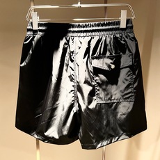 Moncler蒙家 2026春夏男女同款情侣款最新的贸易订单休闲短裤!全品相!!网红款!裤腿采用logo Moncler蒙家 2026春夏男女同款情侣款最新的贸易订单休闲短裤!全品相!!网红款!裤腿采用logo