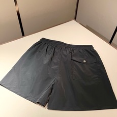 Moncler蒙家 2026春夏男女同款情侣款最新的贸易订单休闲短裤!全品相!!网红款!裤腿采用logo Moncler蒙家 2026春夏男女同款情侣款最新的贸易订单休闲短裤!全品相!!网红款!裤腿采用logo
