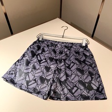 Moncler蒙家 2026春夏男女同款情侣款最新的贸易订单休闲短裤!全品相!!网红款!裤腿采用logo Moncler蒙家 2026春夏男女同款情侣款最新的贸易订单休闲短裤!全品相!!网红款!裤腿采用logo