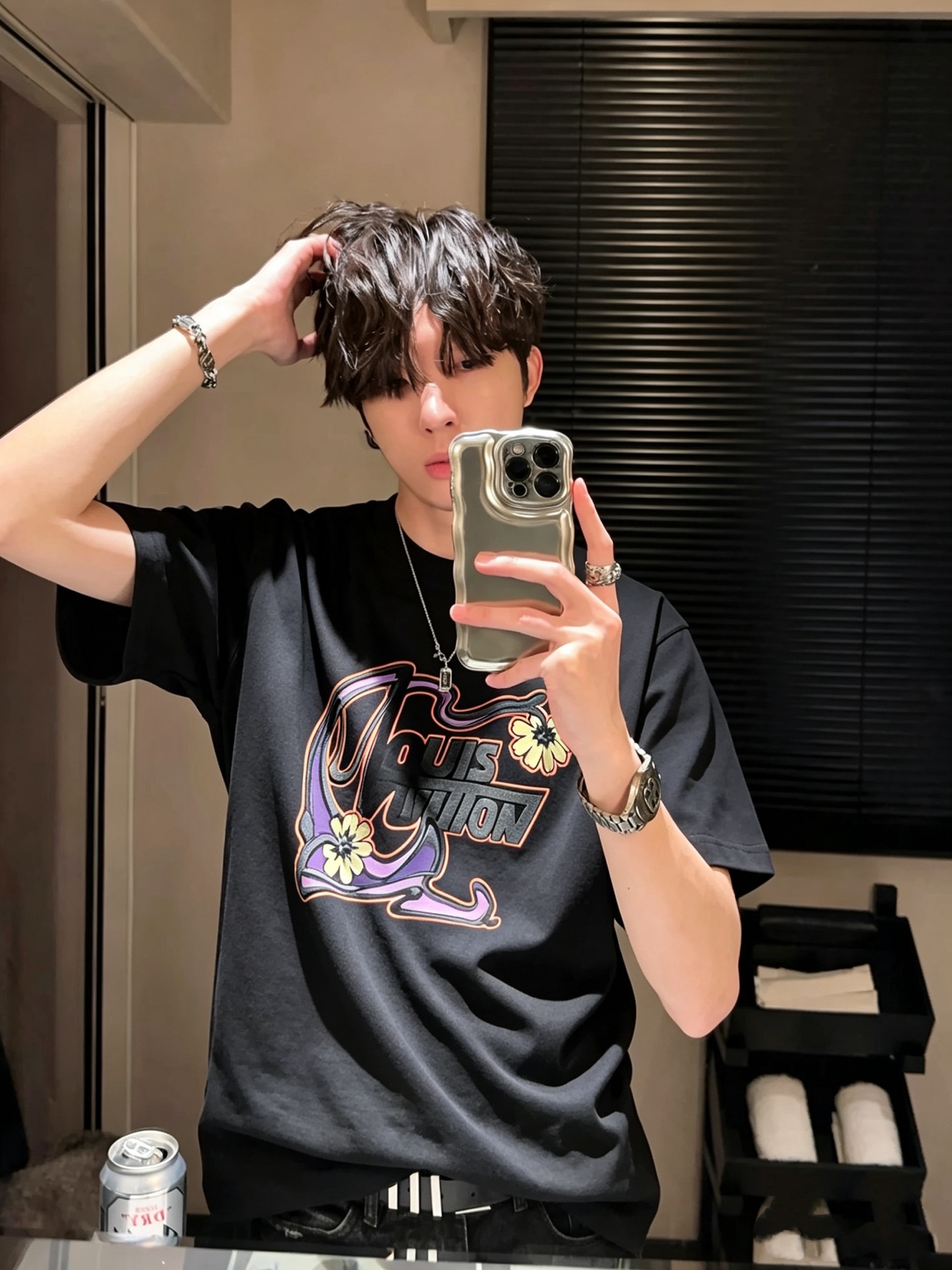 LouisVuitt*路易*登 2026春夏全新系列单品上线，非常时髦前卫的一款男女同款短袖T恤，标识l