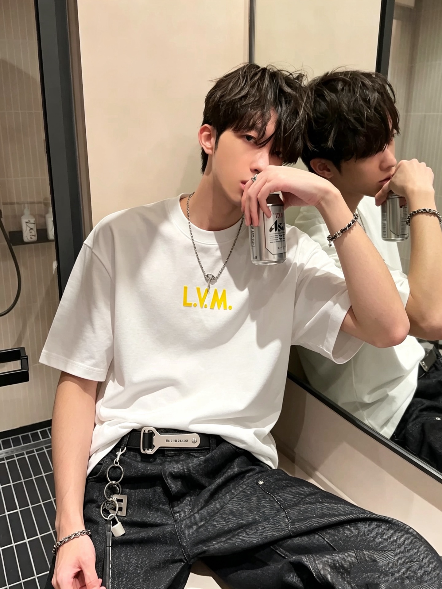 LouisVuitt*路易*登 2026春夏全新系列单品上线，非常时髦前卫的一款男女同款短袖T恤，标识l