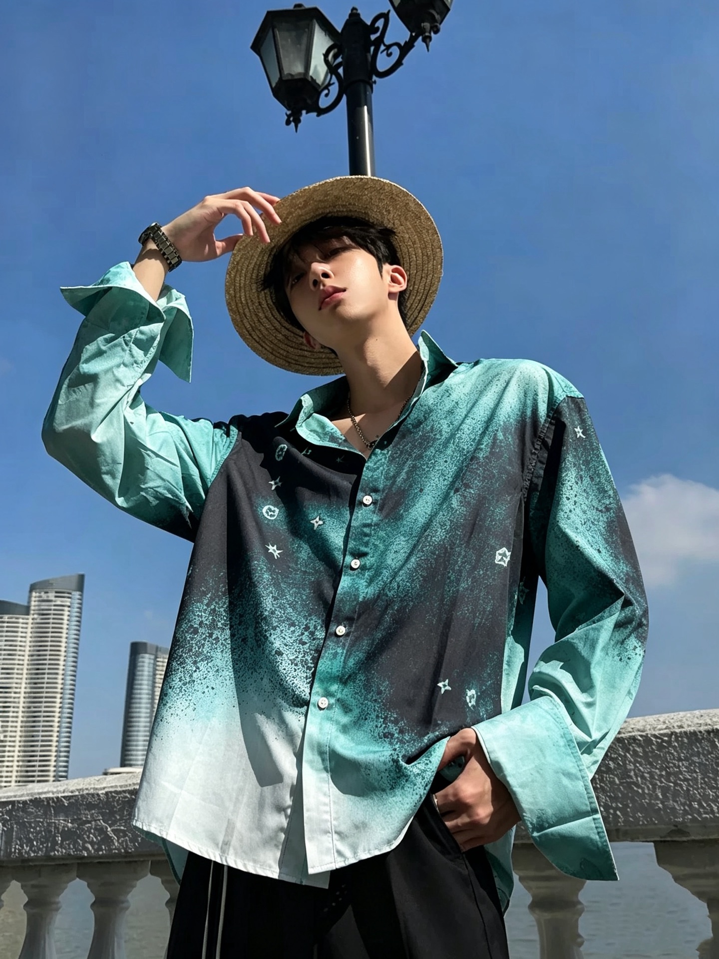 LouisVuitt*路易*登  2026春夏新品最新工艺男女同款👫翻领衬衣，独一无二超薄丝滑触感！！设计字母logo图