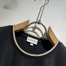 Moncler蒙家 2026春夏最新男女同款👫贸易订单短袖T恤,全品相!!网红款!采用logo图案刺绣徽 Moncler蒙家 2026春夏最新男女同款👫贸易订单短袖T恤,全品相!!网红款!采用logo图案刺绣徽
