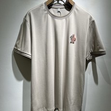 Moncler蒙家 2026春夏最新男女同款👫贸易订单短袖T恤,全品相!!网红款!采用logo图案刺绣徽 Moncler蒙家 2026春夏最新男女同款👫贸易订单短袖T恤,全品相!!网红款!采用logo图案刺绣徽