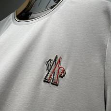 Moncler蒙家 2026春夏最新男女同款👫贸易订单短袖T恤,全品相!!网红款!采用logo图案刺绣徽 Moncler蒙家 2026春夏最新男女同款👫贸易订单短袖T恤,全品相!!网红款!采用logo图案刺绣徽