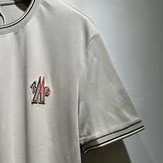 Moncler蒙家 2026春夏最新男女同款👫贸易订单短袖T恤,全品相!!网红款!采用logo图案刺绣徽 Moncler蒙家 2026春夏最新男女同款👫贸易订单短袖T恤,全品相!!网红款!采用logo图案刺绣徽