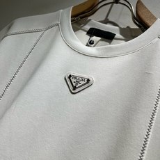 PRAD*A普*达2026春夏新款男女同款👫短袖T恤,最新款全网独家首上!!~既经典有时尚百搭,谁不爱啊 PRAD*A普*达2026春夏新款男女同款👫短袖T恤,最新款全网独家首上!!~既经典有时尚百搭,谁不爱啊
