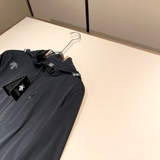 迪桑特DESCENTE 2026春夏新款男女同款👫防晒服夹克外套,自1935年荣耀至今的专业运动品牌。8 迪桑特DESCENTE 2026春夏新款男女同款👫防晒服夹克外套,自1935年荣耀至今的专业运动品牌。8