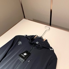迪桑特DESCENTE 2026春夏新款男女同款👫防晒服夹克外套,自1935年荣耀至今的专业运动品牌。8 迪桑特DESCENTE 2026春夏新款男女同款👫防晒服夹克外套,自1935年荣耀至今的专业运动品牌。8