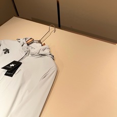 迪桑特DESCENTE 2026春夏新款男女同款👫防晒服夹克外套,自1935年荣耀至今的专业运动品牌。8 迪桑特DESCENTE 2026春夏新款男女同款👫防晒服夹克外套,自1935年荣耀至今的专业运动品牌。8