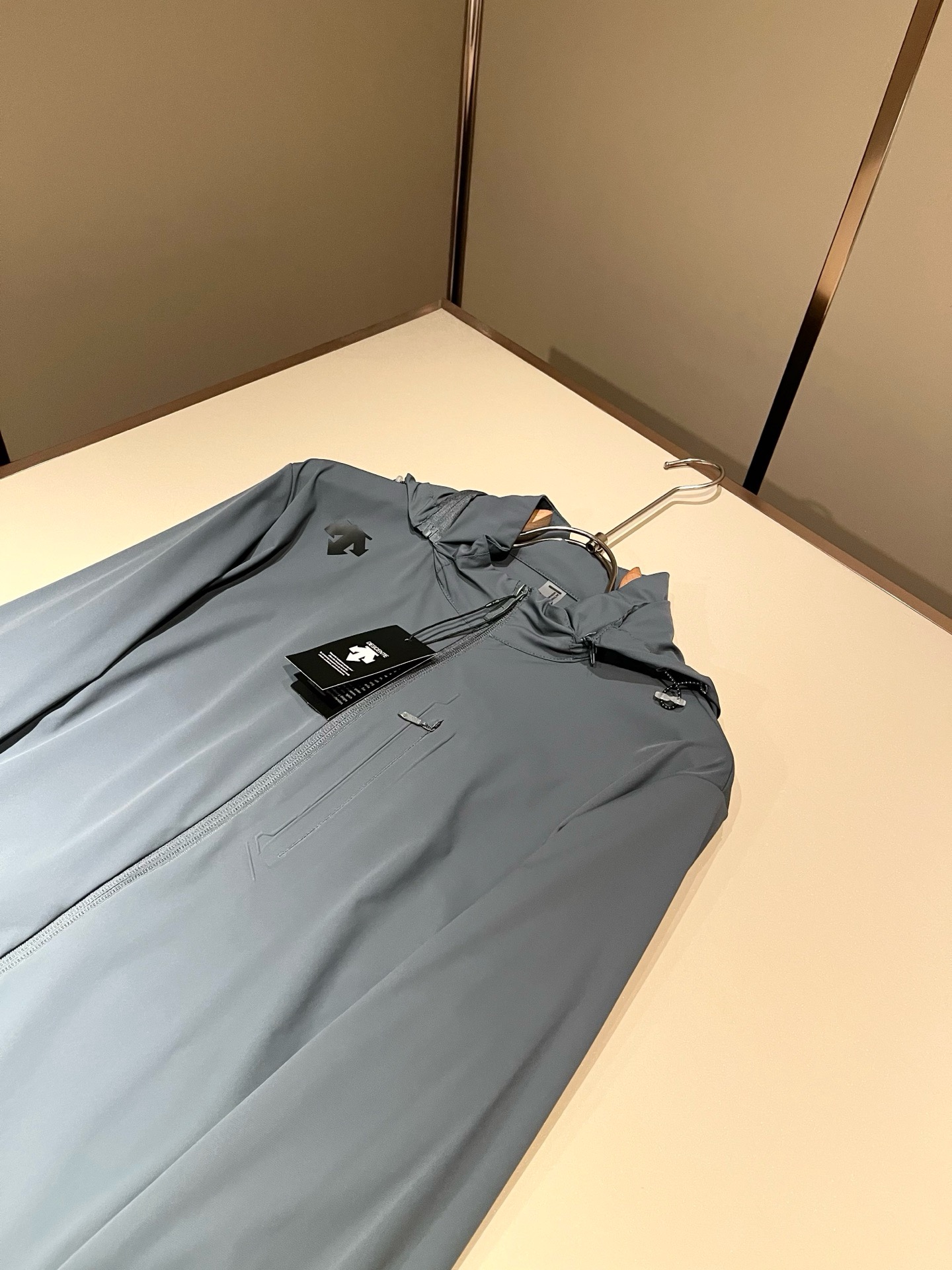 迪桑特DESCENTE 2026春夏新款男女同款👫防晒服夹克外套，自1935年荣耀至今的专业运动品牌。8