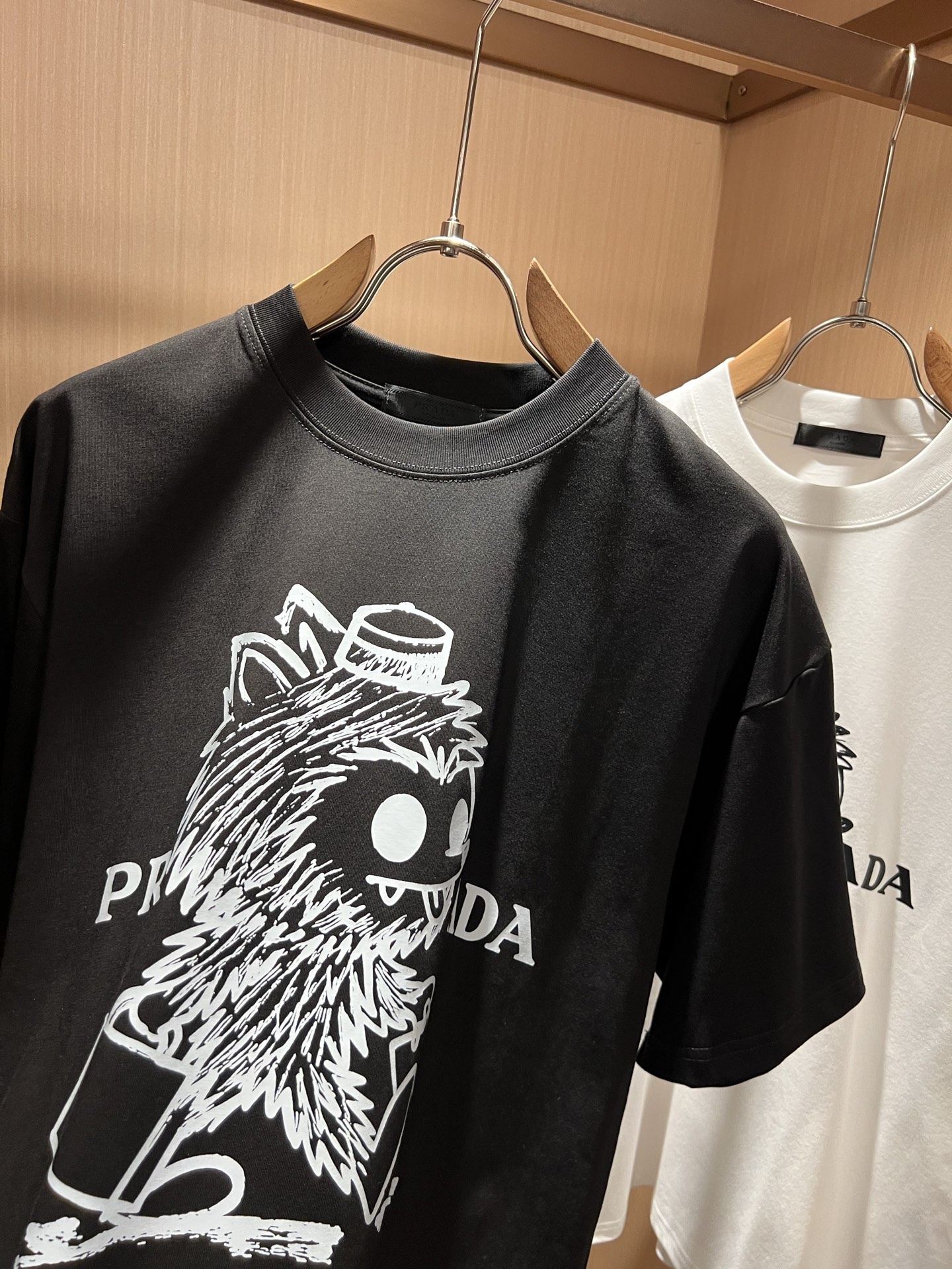 PRAD*A普*达2026春夏新款男女同款👫短袖T恤，最新款全网独家首上！！~既经典有时尚百搭，谁不爱啊
