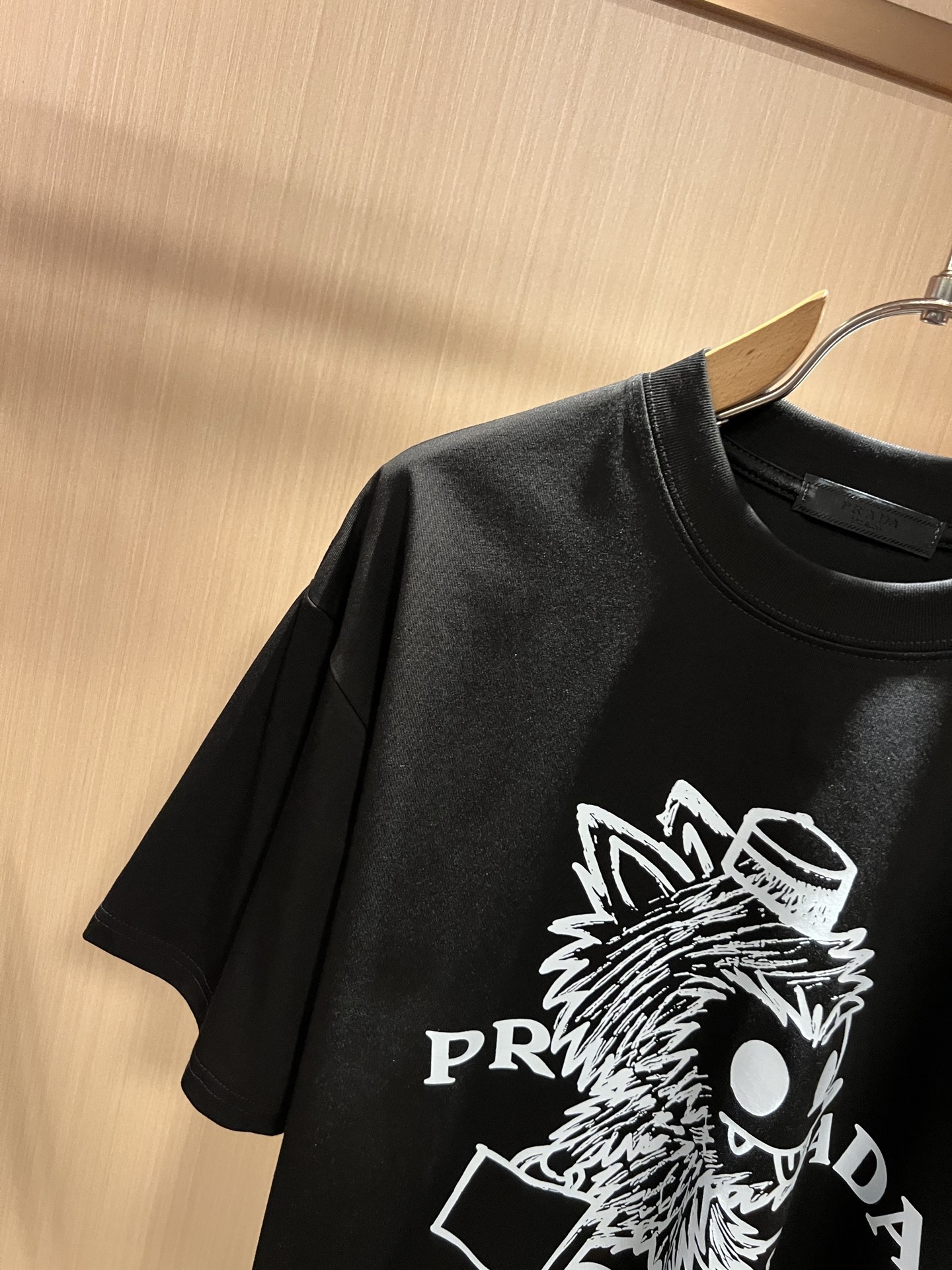 PRAD*A普*达2026春夏新款男女同款👫短袖T恤，最新款全网独家首上！！~既经典有时尚百搭，谁不爱啊
