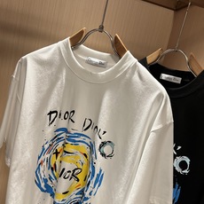 Dio*迪家 2026春夏新款男女同款👫短袖T恤,专柜同步发售!定制专属260克纯棉面料,定制原版工艺螺 Dio*迪家 2026春夏新款男女同款👫短袖T恤,专柜同步发售!定制专属260克纯棉面料,定制原版工艺螺