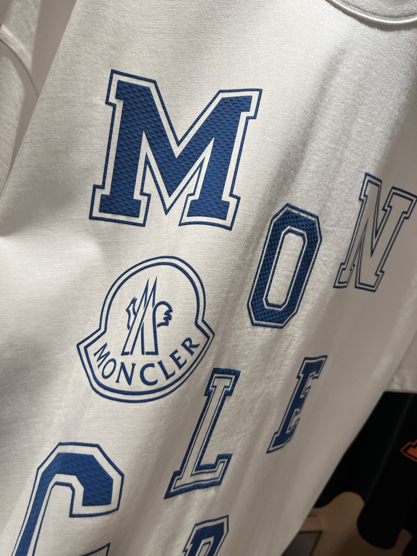 Moncler蒙家 2026春夏男女同款👫情侣款最新的贸易订单短袖T恤，全品相！！网红款！采用logo图