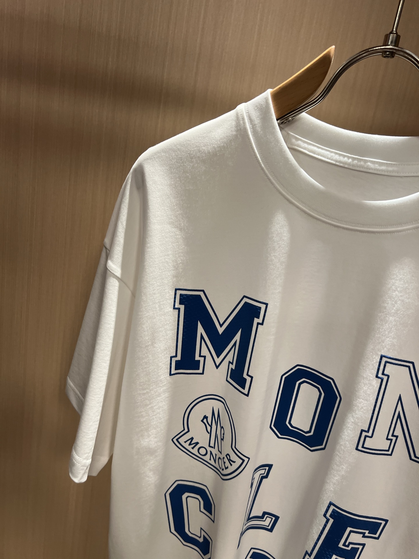 Moncler蒙家 2026春夏男女同款👫情侣款最新的贸易订单短袖T恤，全品相！！网红款！采用logo图