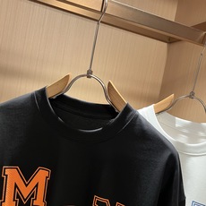 Moncler蒙家 2026春夏男女同款👫情侣款最新的贸易订单短袖T恤,全品相!!网红款!采用logo图 Moncler蒙家 2026春夏男女同款👫情侣款最新的贸易订单短袖T恤,全品相!!网红款!采用logo图