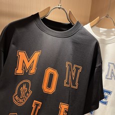 Moncler蒙家 2026春夏男女同款👫情侣款最新的贸易订单短袖T恤,全品相!!网红款!采用logo图 Moncler蒙家 2026春夏男女同款👫情侣款最新的贸易订单短袖T恤,全品相!!网红款!采用logo图