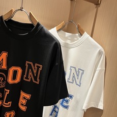 Moncler蒙家 2026春夏男女同款👫情侣款最新的贸易订单短袖T恤,全品相!!网红款!采用logo图 Moncler蒙家 2026春夏男女同款👫情侣款最新的贸易订单短袖T恤,全品相!!网红款!采用logo图