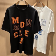 Moncler蒙家 2026春夏男女同款👫情侣款最新的贸易订单短袖T恤,全品相!!网红款!采用logo图 Moncler蒙家 2026春夏男女同款👫情侣款最新的贸易订单短袖T恤,全品相!!网红款!采用logo图
