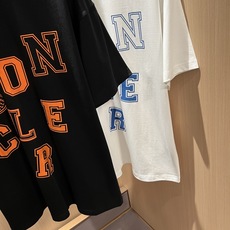 Moncler蒙家 2026春夏男女同款👫情侣款最新的贸易订单短袖T恤,全品相!!网红款!采用logo图 Moncler蒙家 2026春夏男女同款👫情侣款最新的贸易订单短袖T恤,全品相!!网红款!采用logo图