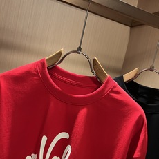 VALENTI*O华伦*奴~柜台款、2026春夏新款短袖T恤衫,胸前logo压胶印花设计!简单时尚而年轻 VALENTI*O华伦*奴~柜台款、2026春夏新款短袖T恤衫,胸前logo压胶印花设计!简单时尚而年轻