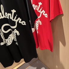 VALENTI*O华伦*奴~柜台款、2026春夏新款短袖T恤衫,胸前logo压胶印花设计!简单时尚而年轻 VALENTI*O华伦*奴~柜台款、2026春夏新款短袖T恤衫,胸前logo压胶印花设计!简单时尚而年轻
