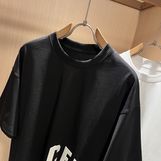 CELIN*瑟琳 2026春夏新款时尚休闲圆领短袖T恤,经典男女同款情侣👫短袖T恤衫!贸易公司渠道稀出, CELIN*瑟琳 2026春夏新款时尚休闲圆领短袖T恤,经典男女同款情侣👫短袖T恤衫!贸易公司渠道稀出,