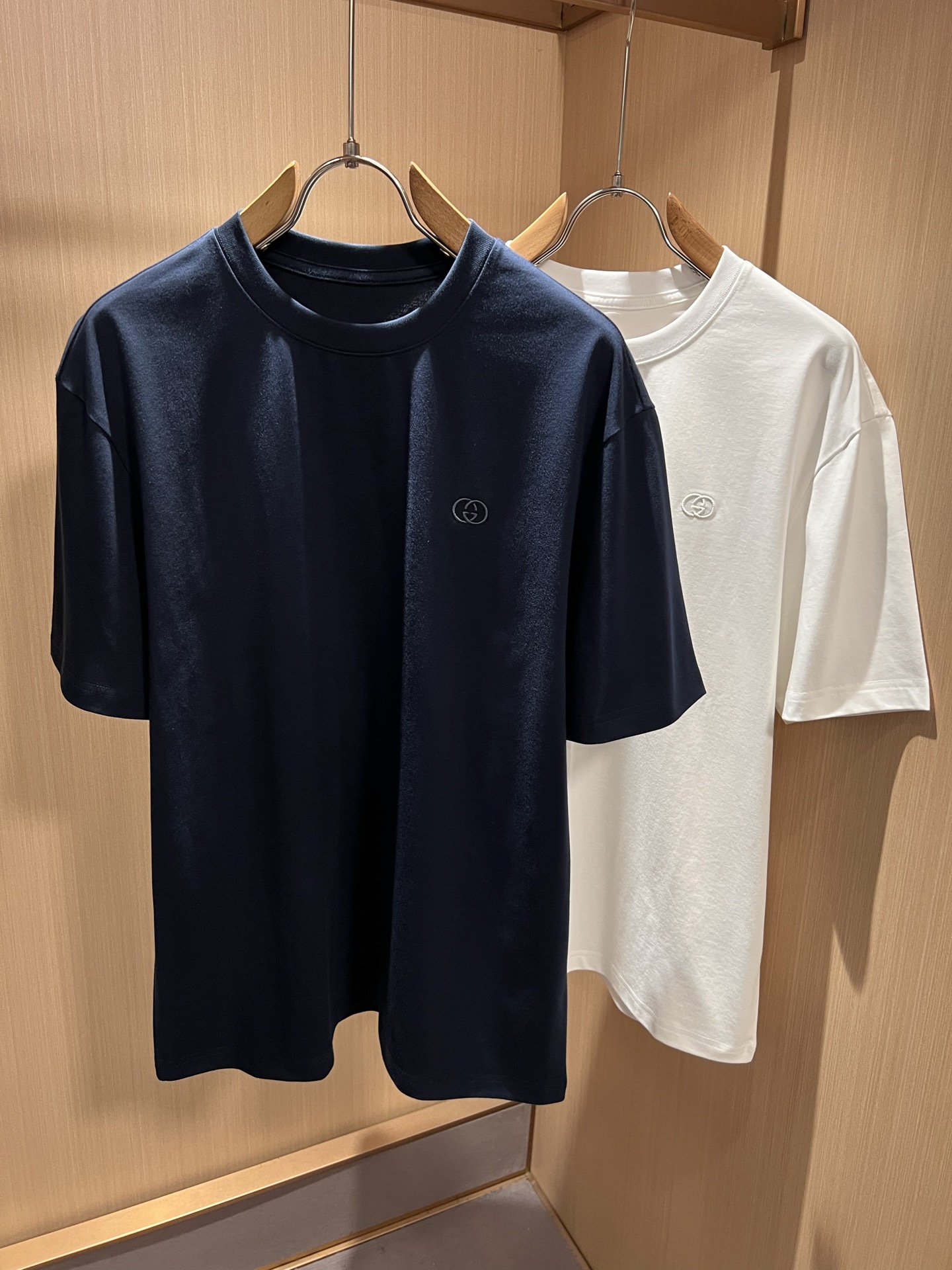 Gucc*古家 2026春夏新款男女同情侣款👫休闲宽松棉质圆领短袖T恤衫！贸易公司渠道稀出，同步官网发售