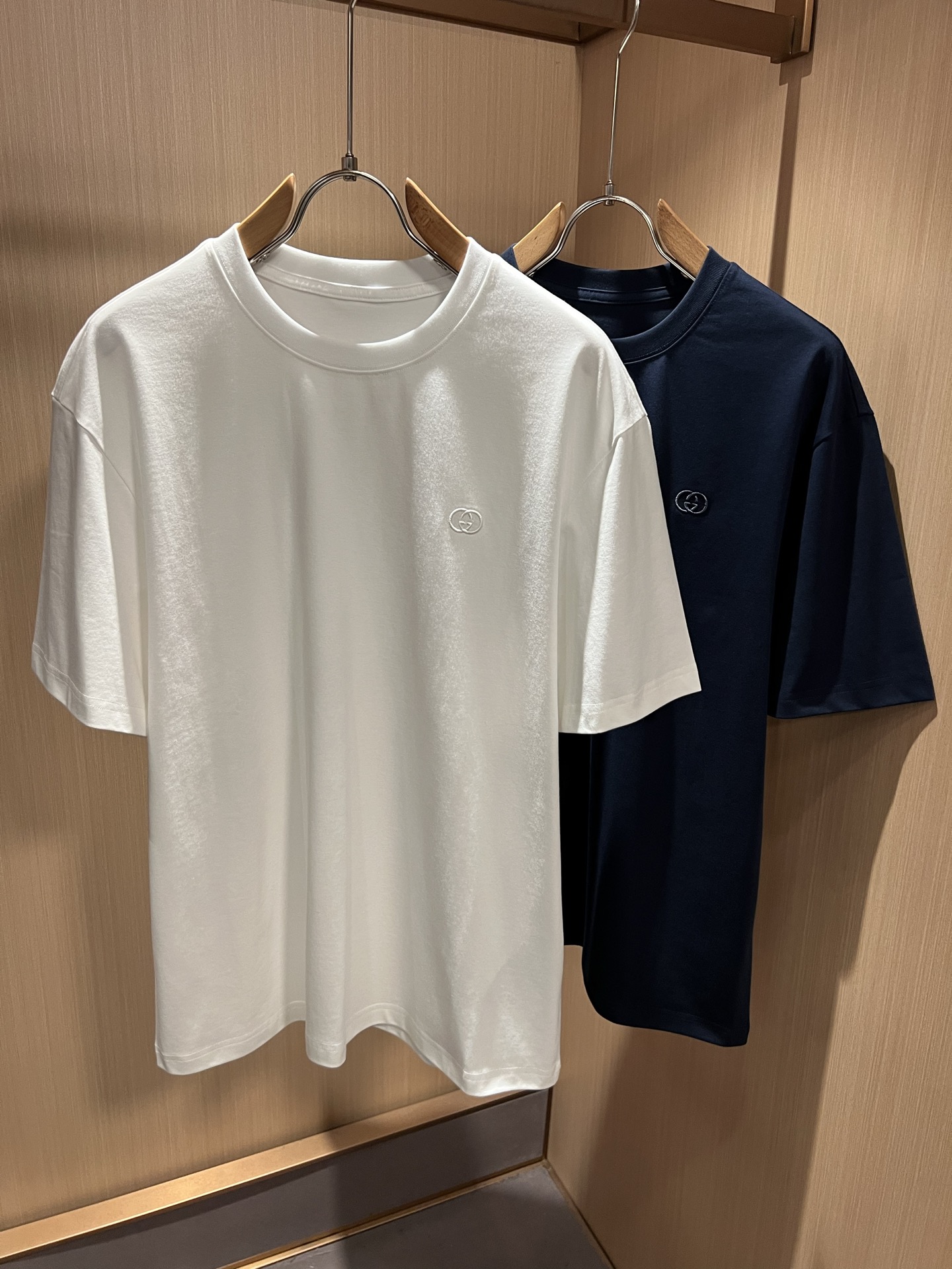 Gucc*古家 2026春夏新款男女同情侣款👫休闲宽松棉质圆领短袖T恤衫！贸易公司渠道稀出，同步官网发售