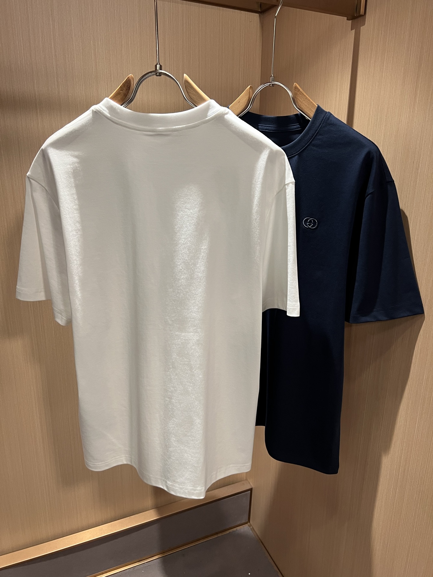Gucc*古家 2026春夏新款男女同情侣款👫休闲宽松棉质圆领短袖T恤衫！贸易公司渠道稀出，同步官网发售