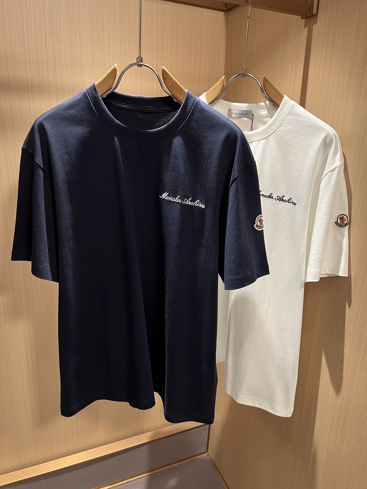 Moncler蒙家 2026春夏最新男女同款👫贸易订单短袖T恤，全品相！！网红款！采用logo图案刺绣设