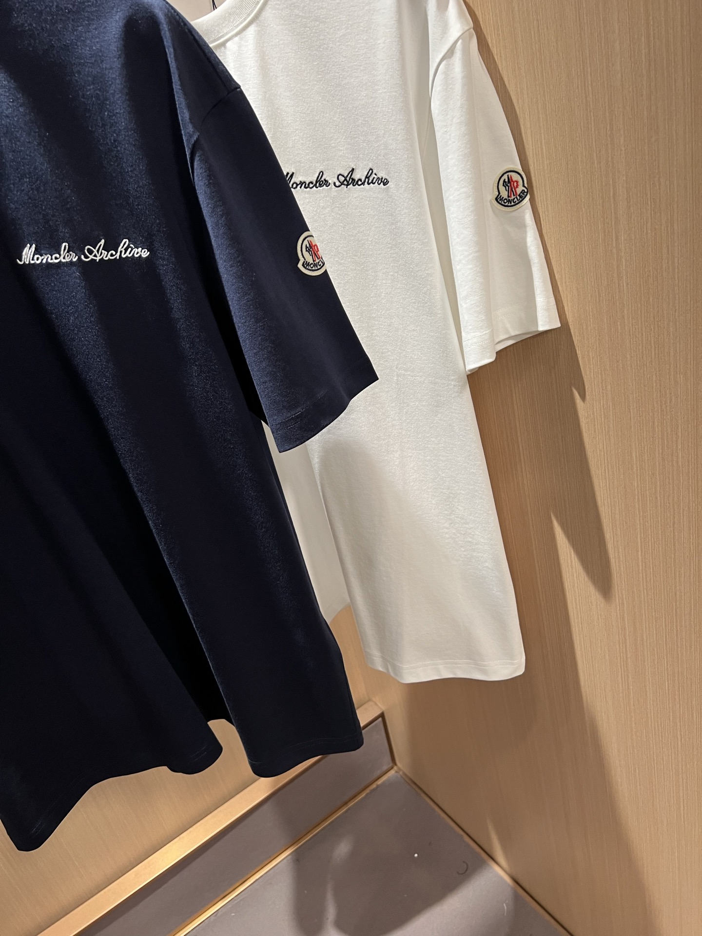 Moncler蒙家 2026春夏最新男女同款👫贸易订单短袖T恤，全品相！！网红款！采用logo图案刺绣设
