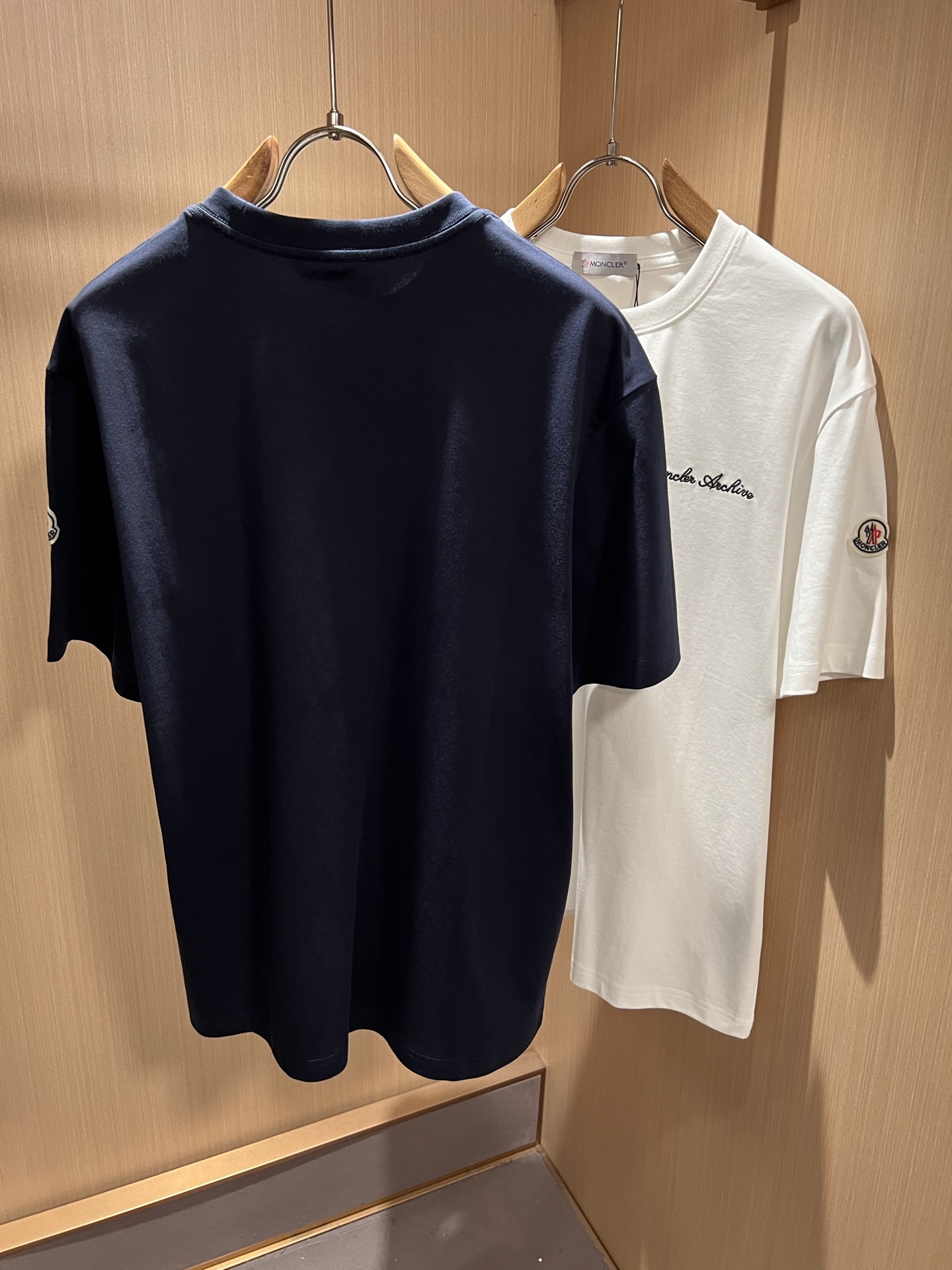 Moncler蒙家 2026春夏最新男女同款👫贸易订单短袖T恤，全品相！！网红款！采用logo图案刺绣设