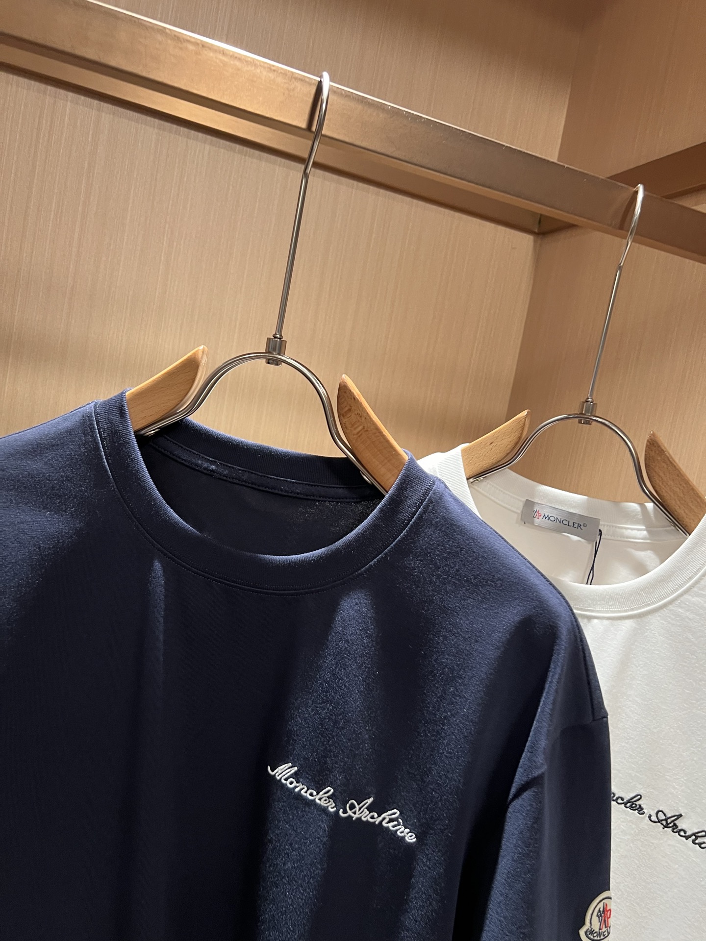 Moncler蒙家 2026春夏最新男女同款👫贸易订单短袖T恤，全品相！！网红款！采用logo图案刺绣设