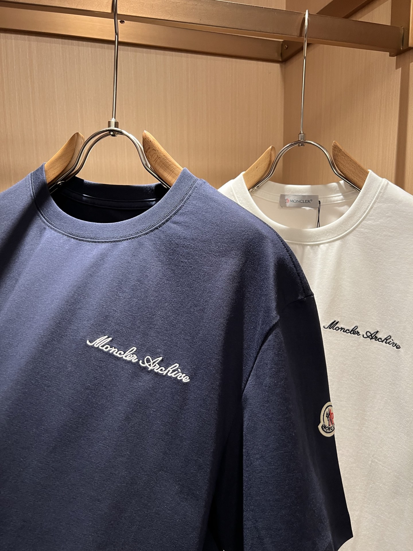 Moncler蒙家 2026春夏最新男女同款👫贸易订单短袖T恤，全品相！！网红款！采用logo图案刺绣设