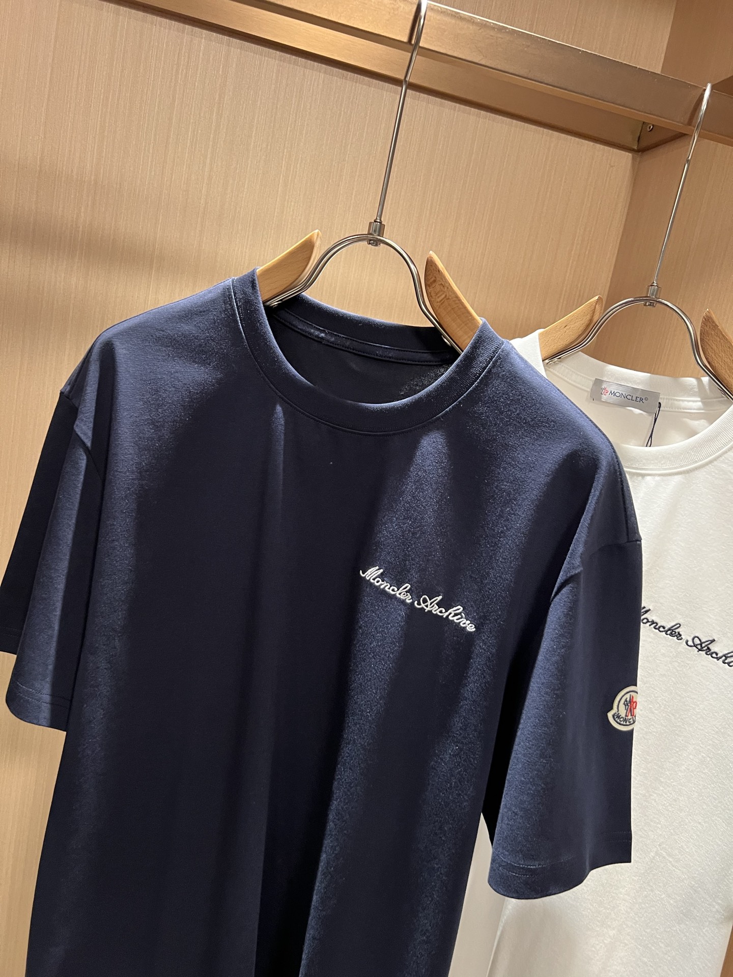 Moncler蒙家 2026春夏最新男女同款👫贸易订单短袖T恤，全品相！！网红款！采用logo图案刺绣设