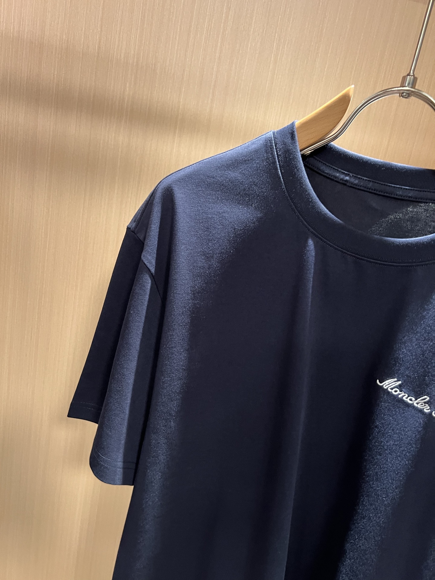 Moncler蒙家 2026春夏最新男女同款👫贸易订单短袖T恤，全品相！！网红款！采用logo图案刺绣设