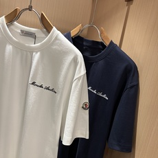 Moncler蒙家 2026春夏最新男女同款👫贸易订单短袖T恤,全品相!!网红款!采用logo图案刺绣设 Moncler蒙家 2026春夏最新男女同款👫贸易订单短袖T恤,全品相!!网红款!采用logo图案刺绣设