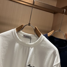Moncler蒙家 2026春夏最新男女同款👫贸易订单短袖T恤,全品相!!网红款!采用logo图案刺绣设 Moncler蒙家 2026春夏最新男女同款👫贸易订单短袖T恤,全品相!!网红款!采用logo图案刺绣设