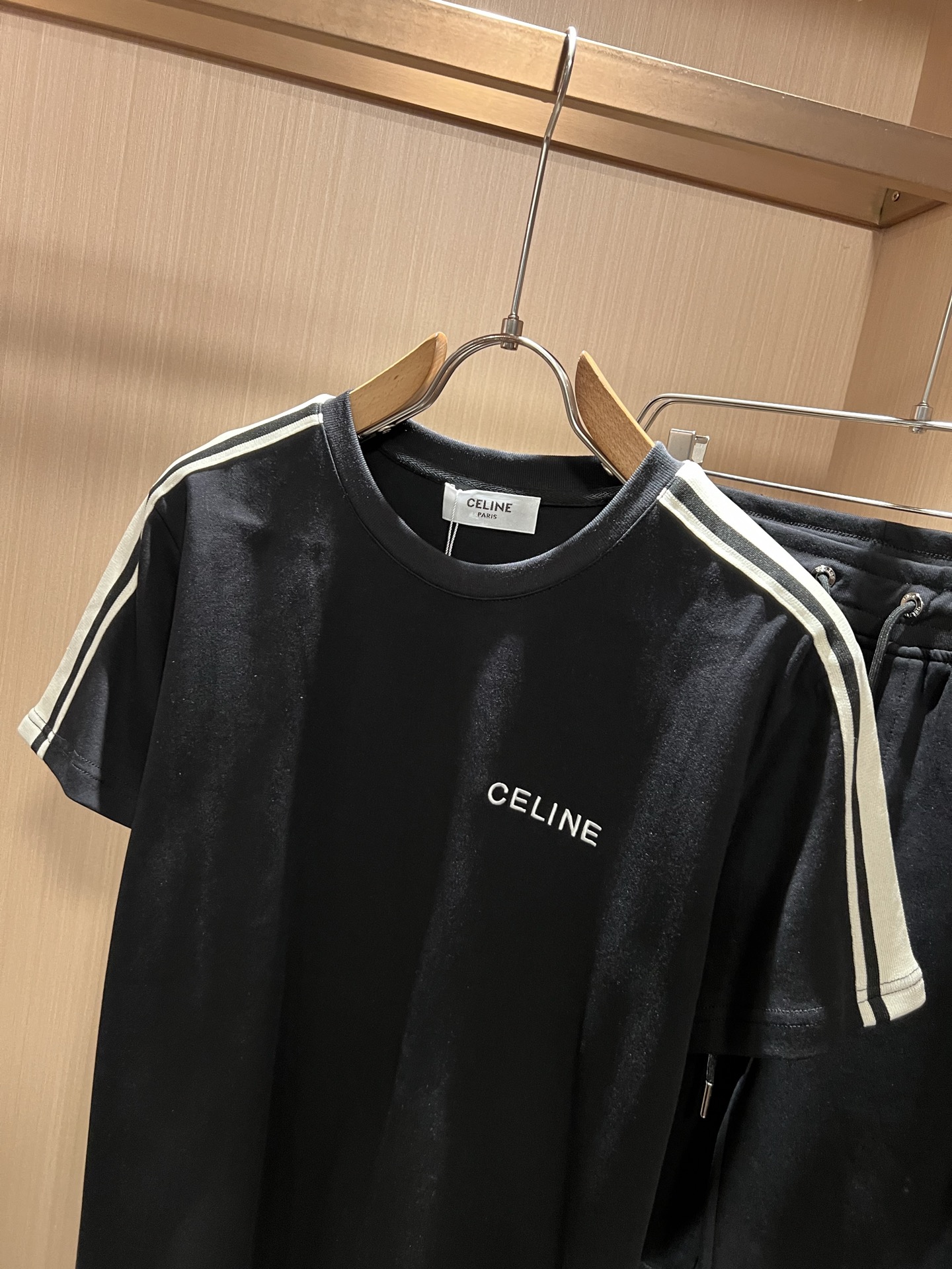 CELIN*瑟琳 2026春夏新款时尚休闲圆领套装,经典男女同款情侣👫短袖T恤衫!贸易公司渠道稀出,同步 CELIN*瑟琳 2026春夏新款时尚休闲圆领套装,经典男女同款情侣👫短袖T恤衫!贸易公司渠道稀出,同步