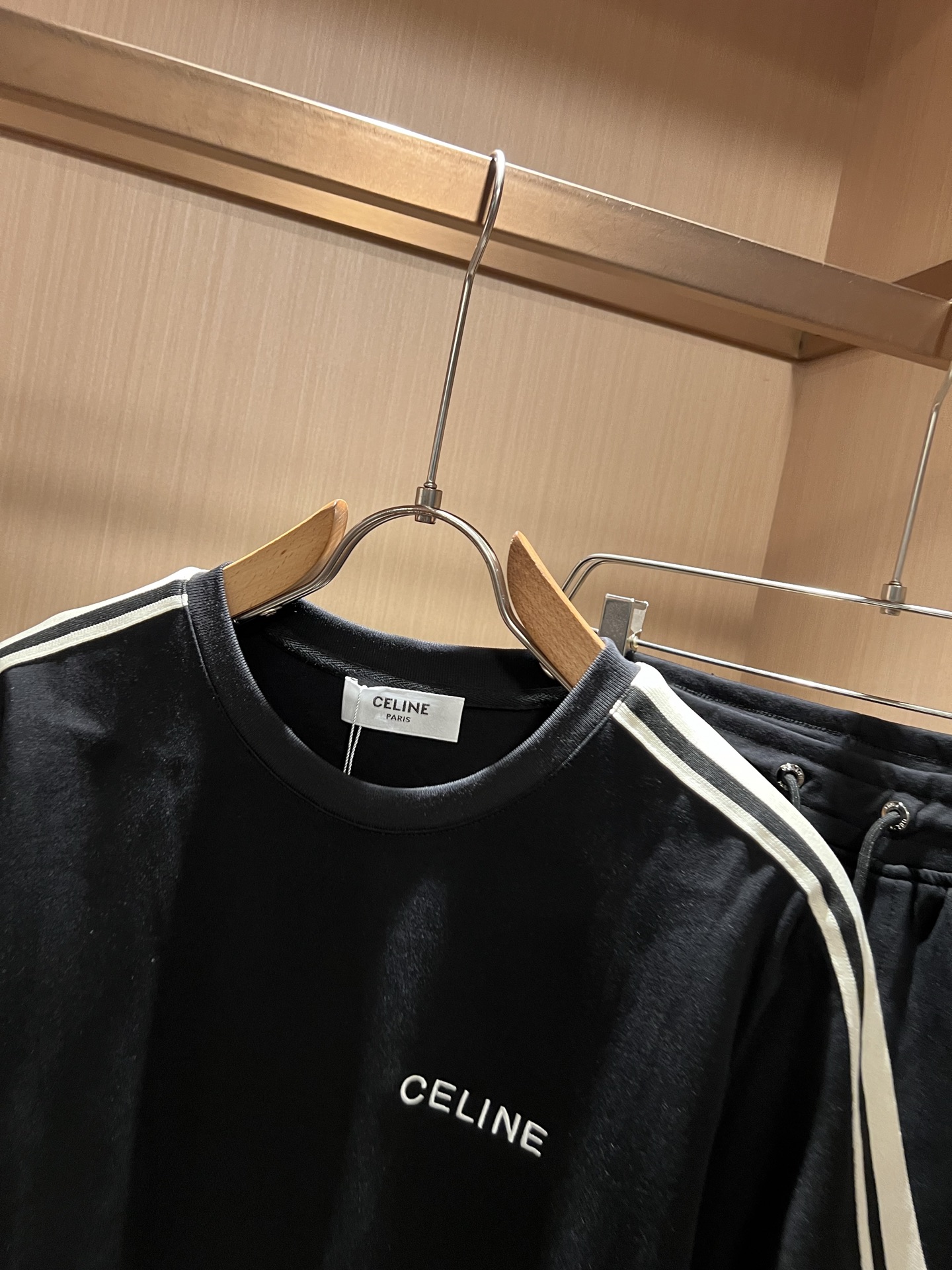 CELIN*瑟琳 2026春夏新款时尚休闲圆领套装,经典男女同款情侣👫短袖T恤衫!贸易公司渠道稀出,同步 CELIN*瑟琳 2026春夏新款时尚休闲圆领套装,经典男女同款情侣👫短袖T恤衫!贸易公司渠道稀出,同步