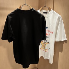 LouisVuitt*路易*登 2026春夏全新系列单品上线,非常时髦前卫的一款男女同款短袖T恤,标识l LouisVuitt*路易*登 2026春夏全新系列单品上线,非常时髦前卫的一款男女同款短袖T恤,标识l