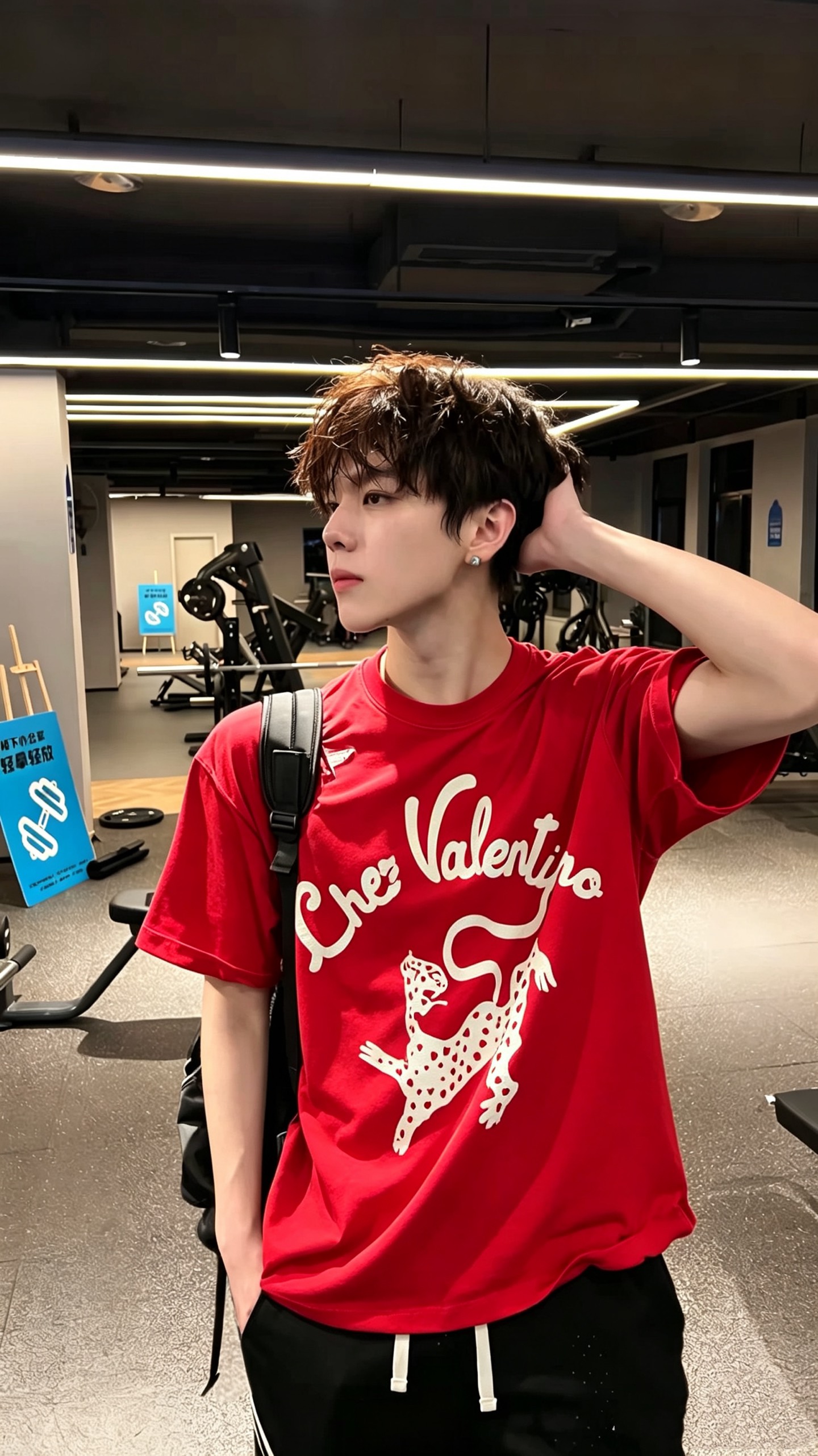 VALENTI*O华伦*奴～柜台款、2026春夏新款短袖T恤衫，胸前logo压胶印花设计！简单时尚而年轻