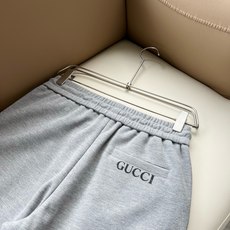 Gucc*古家 2026春夏最新系列基础圆领男女同款👫休闲短裤,男女同款!贸易公司渠道稀出,同步官网发售 Gucc*古家 2026春夏最新系列基础圆领男女同款👫休闲短裤,男女同款!贸易公司渠道稀出,同步官网发售