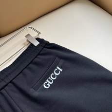 Gucc*古家 2026春夏最新系列基础圆领男女同款👫休闲短裤,男女同款!贸易公司渠道稀出,同步官网发售 Gucc*古家 2026春夏最新系列基础圆领男女同款👫休闲短裤,男女同款!贸易公司渠道稀出,同步官网发售
